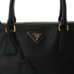 Saffiano Medium Galleria Double Zip Tote Black