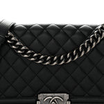 Caviar Quilted Medium Boy Flap Black