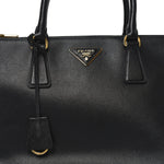 Saffiano Medium Galleria Double Zip Tote Black