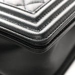 Caviar Quilted Medium Boy Flap Black