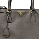 Saffiano Lux Medium Tote Grafite