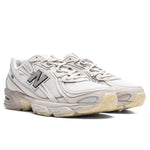 740 - Moonbeam/Arid Stone/Black
