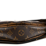 Reverse Monogram Pochette Metis