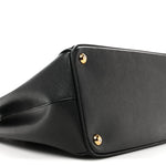 Saffiano Lux Medium Galleria Double Zip Tote Black