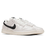 Women's Dunk Low SE - White/Black/Team Red