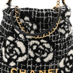 Cashmere Mini Chanel 22 Black White
