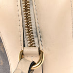 Monogram Saintonge Creme