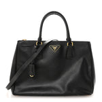 Saffiano Lux Medium Galleria Double Zip Tote Black