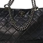 Calfskin Quilted Large Shopping In Chains Tote Black