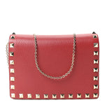 Pebbled Calfskin Rockstud Wallet on Chain Rouge Pur