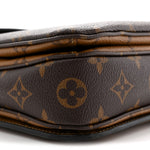 Reverse Monogram Pochette Metis