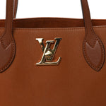 Grained Calfskin Lockme Shopper Chataigne