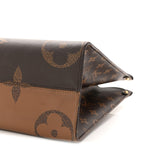 Reverse Monogram Giant Onthego MM