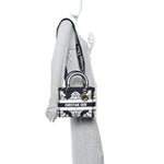 Embroidered Cornely Medium Lady D-Lite Blue White