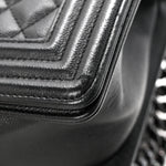 Caviar Quilted Medium Boy Flap So Black