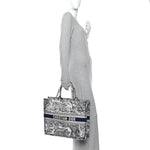 Canvas Embroidered Large Dioriviera Toile De Jouy Book Tote Blue